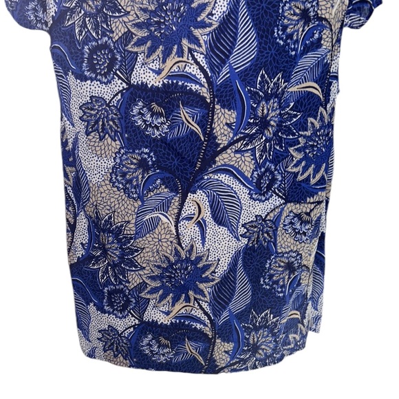 Velvet by Graham & Spencer Yuelle Blue Floral Flutter Sleeve Keyhole Top - M - Picture 9 of 13